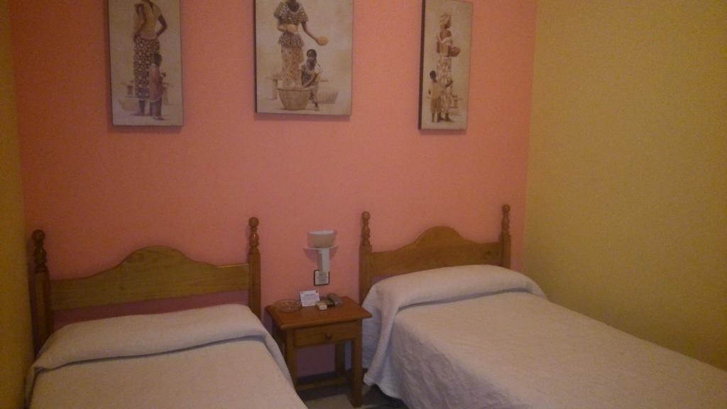Hostal El Camionero Burguillos Del Cerro Стая снимка